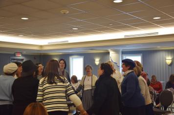 Yom-HaAtzmaut-dancing